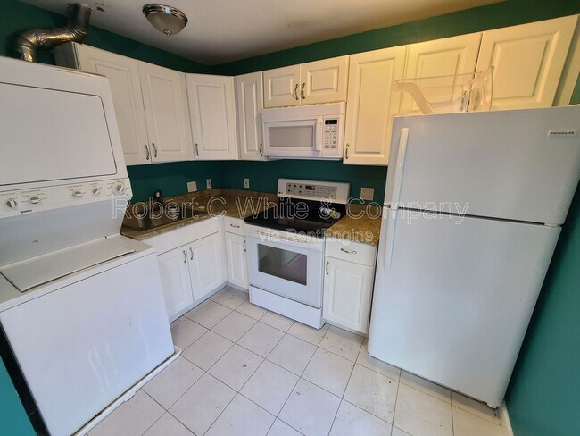 Building Photo - 1622 Farmington Ave