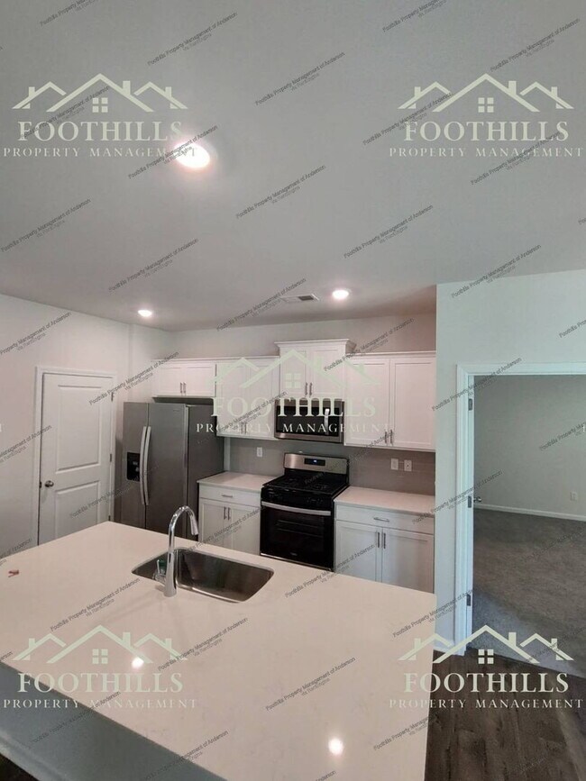 Building Photo - 102 Fancy Trl