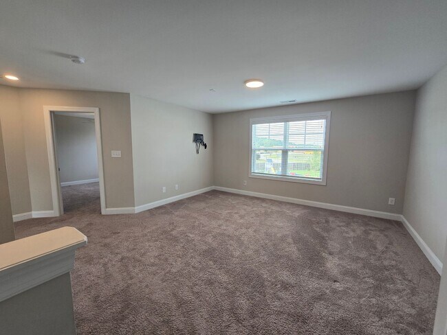 Building Photo - 1404 Friar Rock Cir