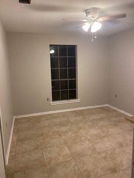 Building Photo - 15346 Crystal Dr