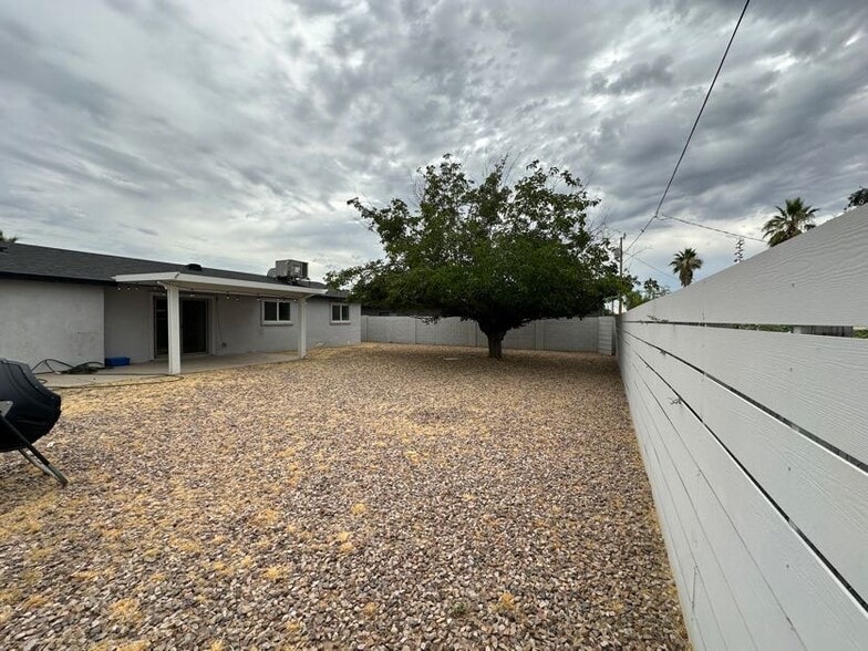 Building Photo - 2315 E Marmora St