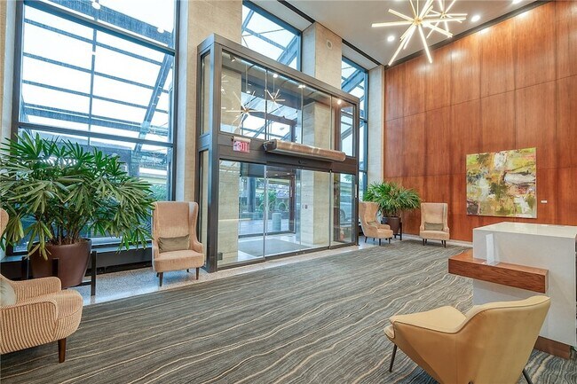 Building Photo - 320 Fort Duquesne Blvd