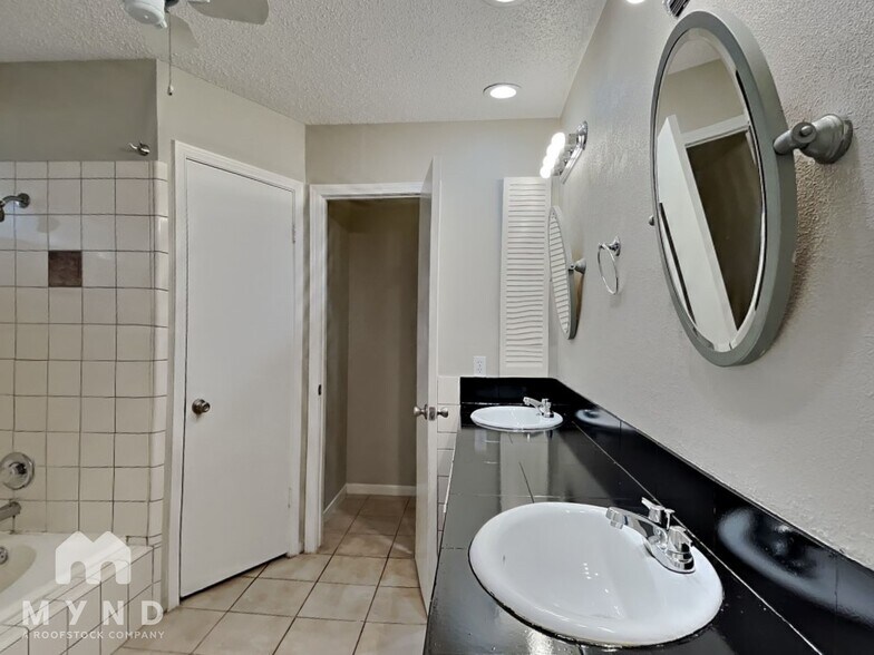 Building Photo - 9150 Park Trail