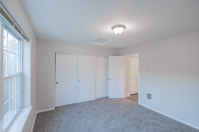 Building Photo - Stylish 2-Bedroom Condo Near OSU – Spaciou...