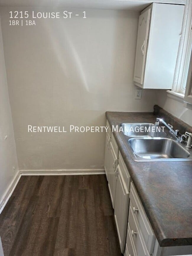 Building Photo - 1215 Louise St