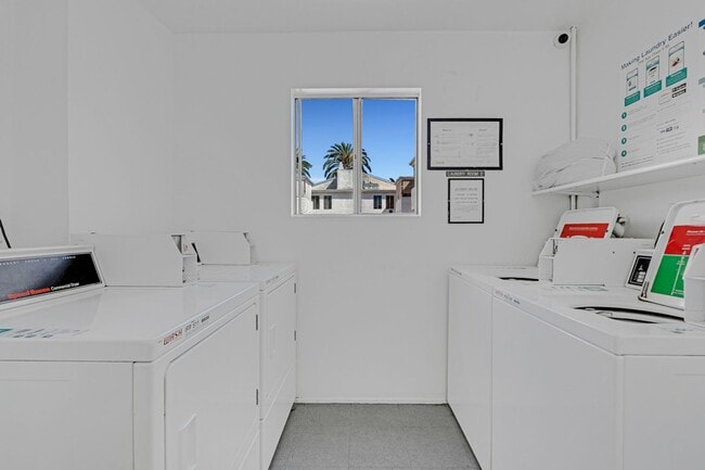 Building Photo - 1422 Rock Glen Ave