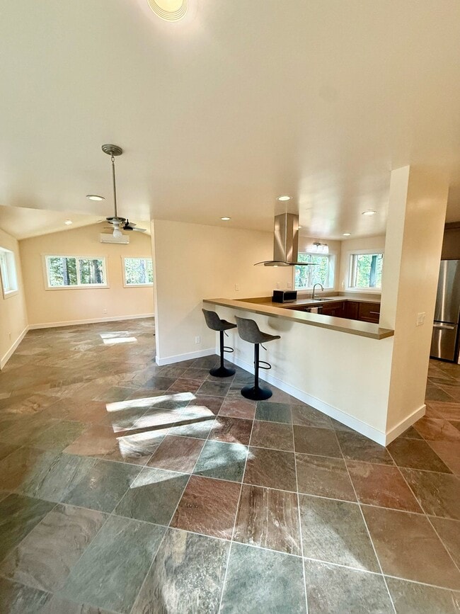 Building Photo - 13240 Loma Rica Dr