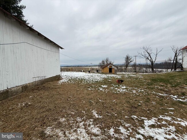 Building Photo - 937 Main St