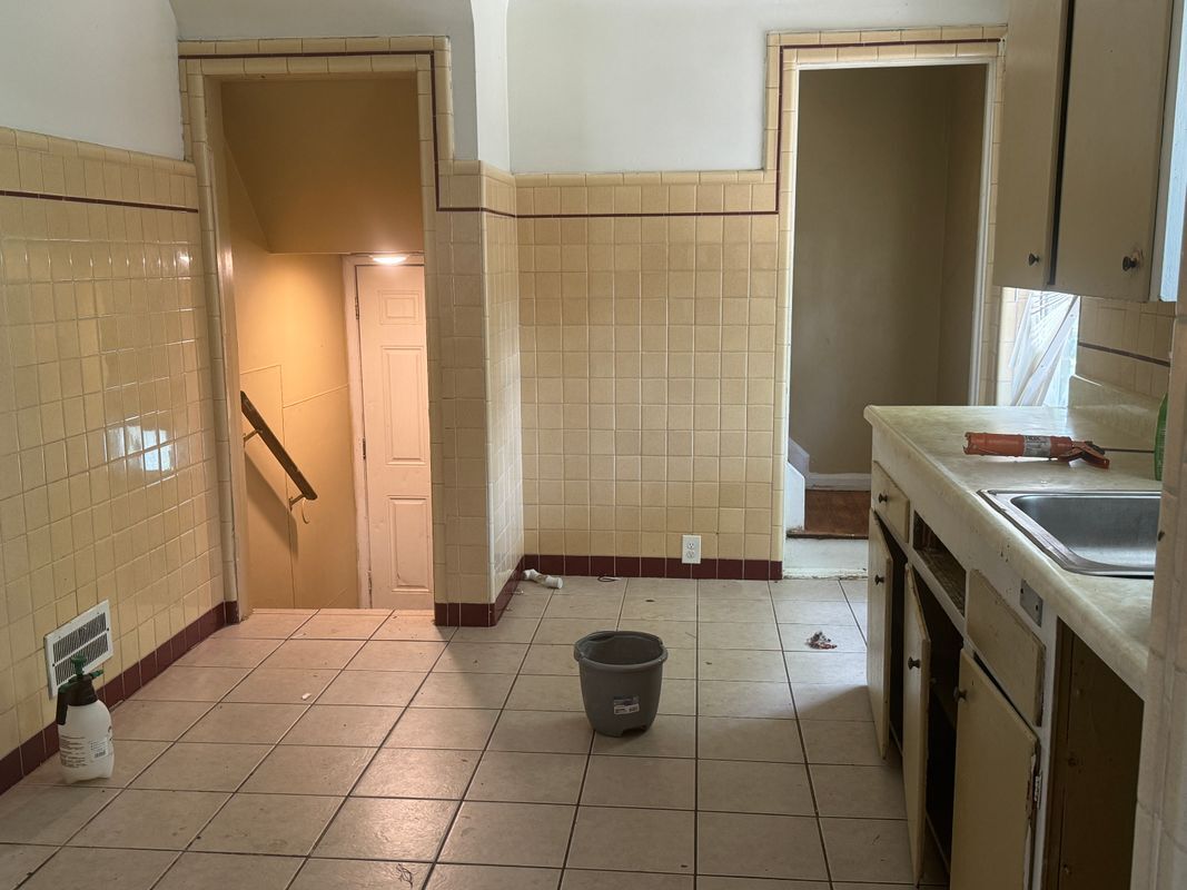 Building Photo - 15872 Fairmount Dr