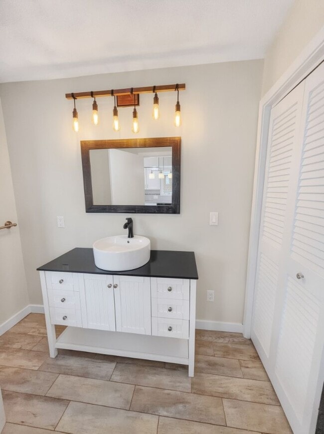 Building Photo - Beautiful Condo In Revere MA!