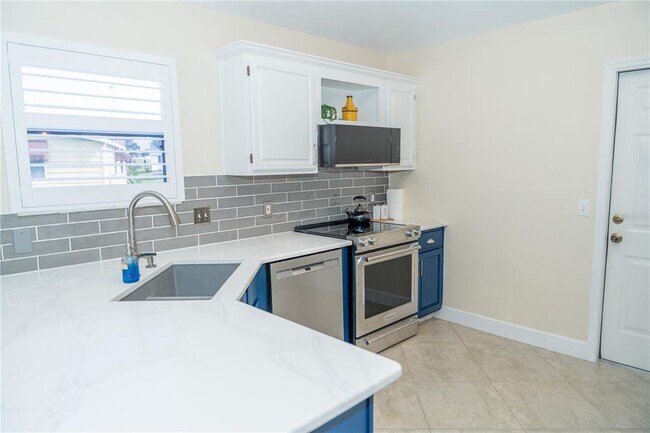 Building Photo - 714 Bay Hill Ct