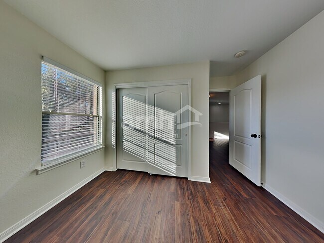 Building Photo - 1310 Laurel Lake