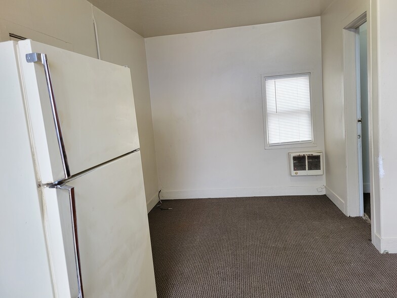 Building Photo - 393 S Eastern Ave