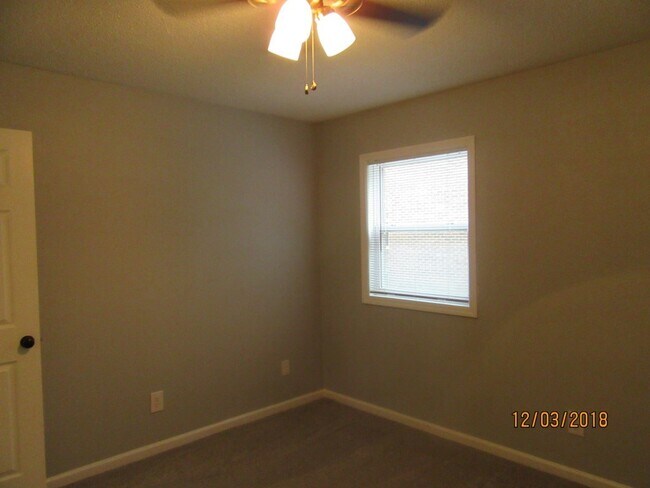 Building Photo - 4150 Horseshoe Rd N