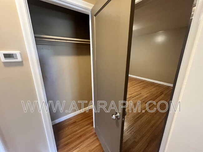 Building Photo - 871 Foothill Dr