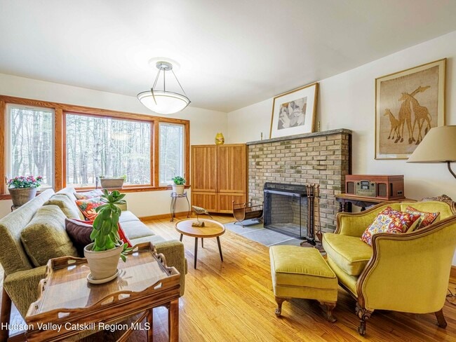 Building Photo - 10 Purdy Hollow Rd