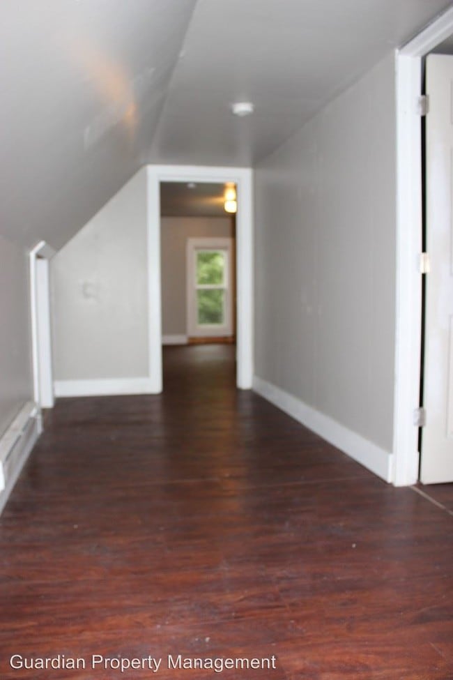 Building Photo - 1024-1026 15th Ave SE