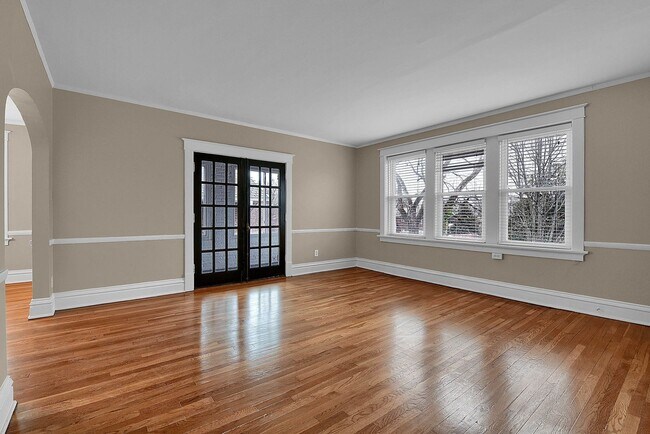 Building Photo - 7725 Brookline Terrace