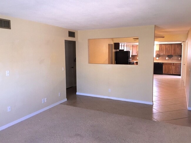 Building Photo - Centrally Located Home with Newer Energy E...