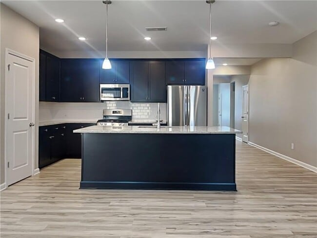 Building Photo - 153 Everett Sq