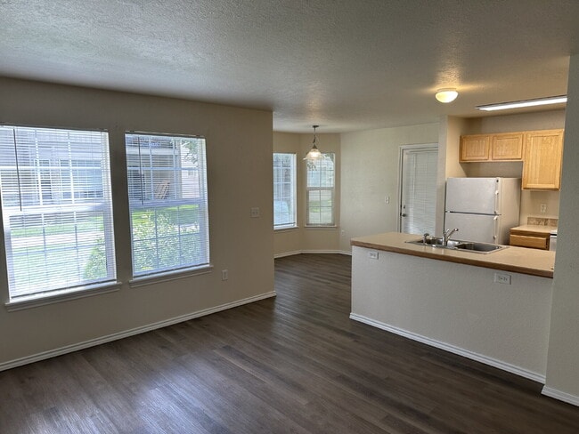 Primary Photo - "Modern 2-Bed, 2-Bath Retreat in Boise's Heart – 985 Sq Ft of Pure Comfort!"