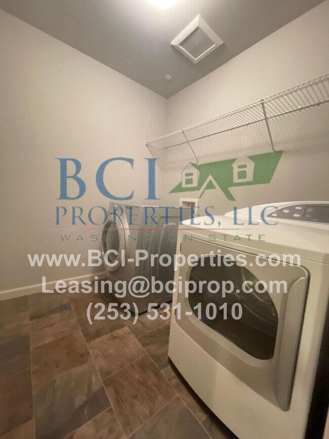 Building Photo - Beautiful 3 Bedroom House in Puyallup Available July 1, 2026!