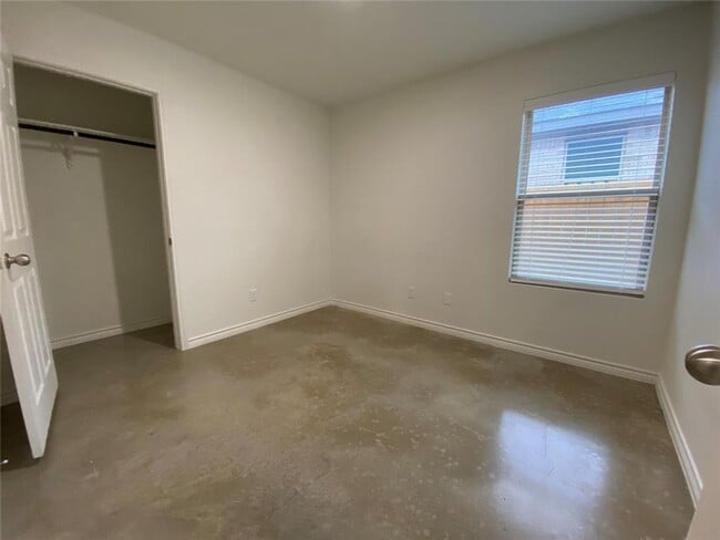 Building Photo - 2320 Duntov Dr