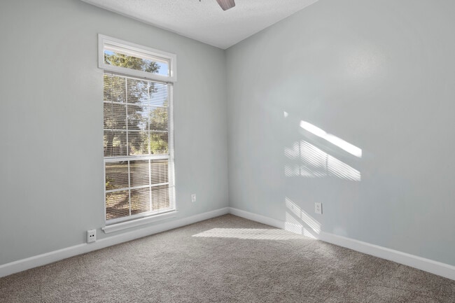 Building Photo - 9524 Pointe Aux Chenes Rd