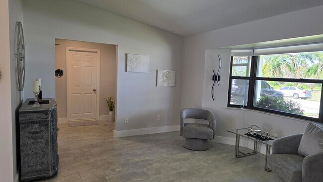 Building Photo - 670 Nobles St