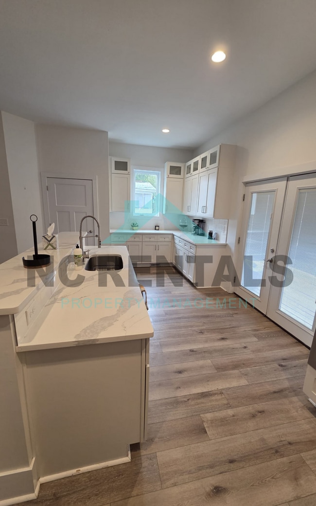 Building Photo - 1501 E Jones St