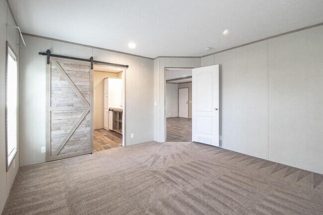 Building Photo - 1501 Thompsonville Ln