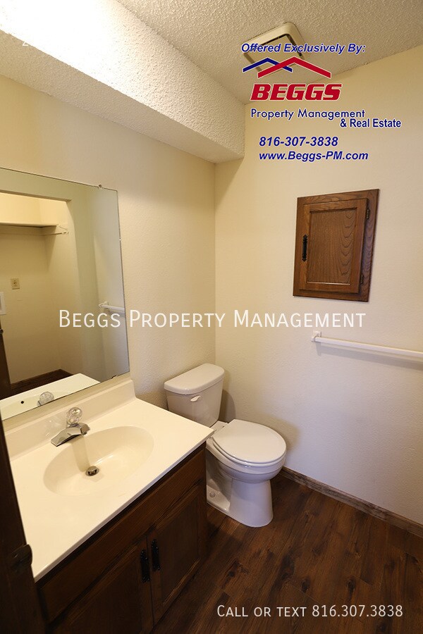 Building Photo - 320 Dains St