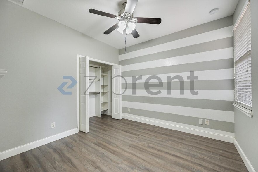 Building Photo - Unit