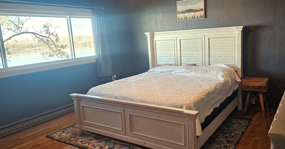 Building Photo - 3312 W Lakeshore Dr