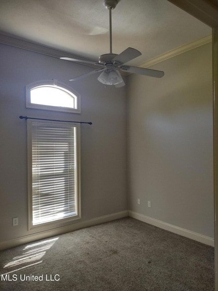 Building Photo - 103 Hallmark Pl