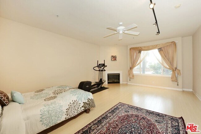 Building Photo - 117 N Gale Dr