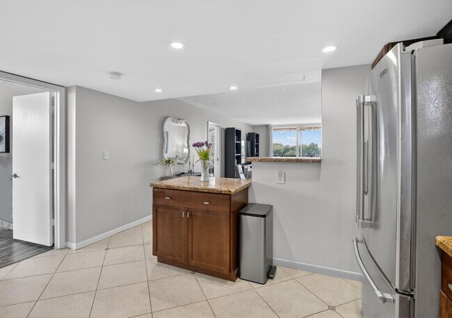 Building Photo - 3001 W Rolling Hills Cir