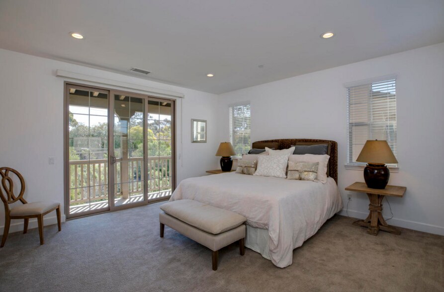 Building Photo - 220 Sanderling Ln