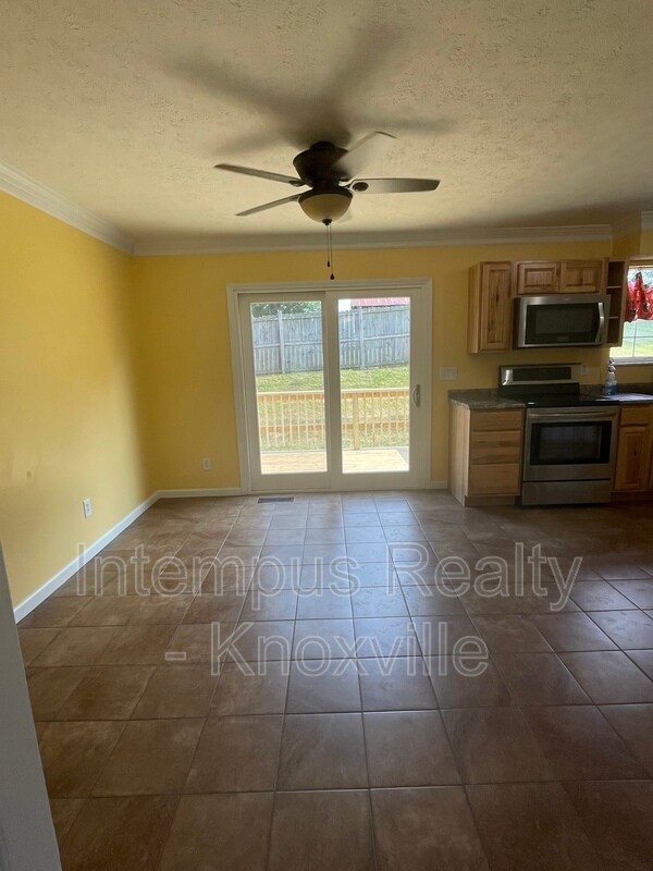 Building Photo - 7728 Chapel Bend Dr
