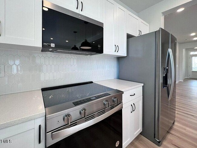 Building Photo - 136 Kobus Ct