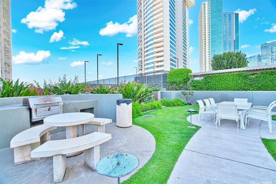 Building Photo - 88 Piikoi St