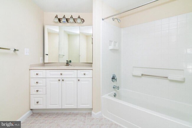 Building Photo - 3101 N Hampton Dr