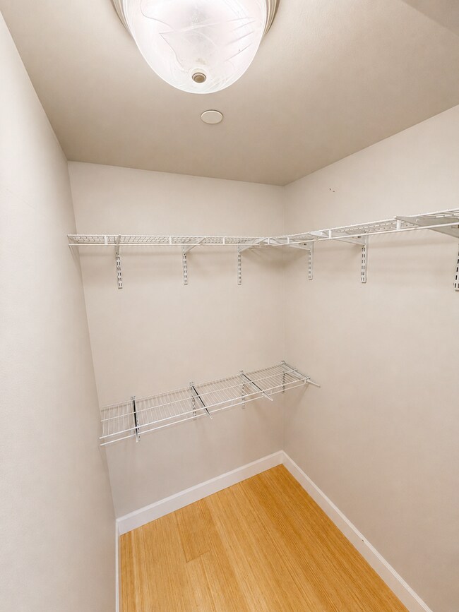 Building Photo - Elevated 2-Bedroom Home with Lake Sammamish Views