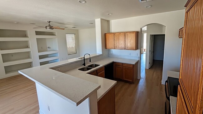 Building Photo - 29810 N Little Leaf Dr