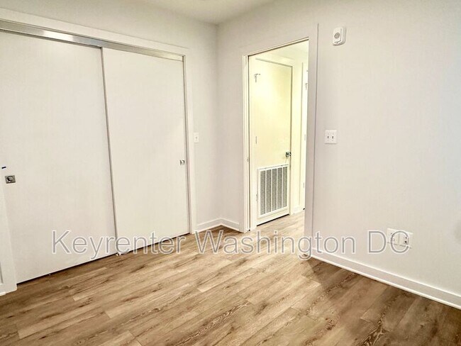 Building Photo - 1460 Belmont St NW