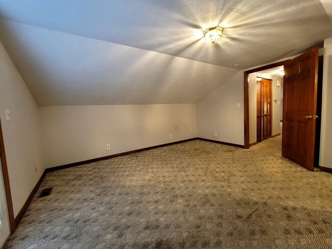 Building Photo - 1045 Newmans Branch Rd