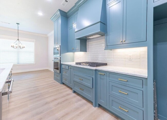 Building Photo - 714 King Arthur Dr