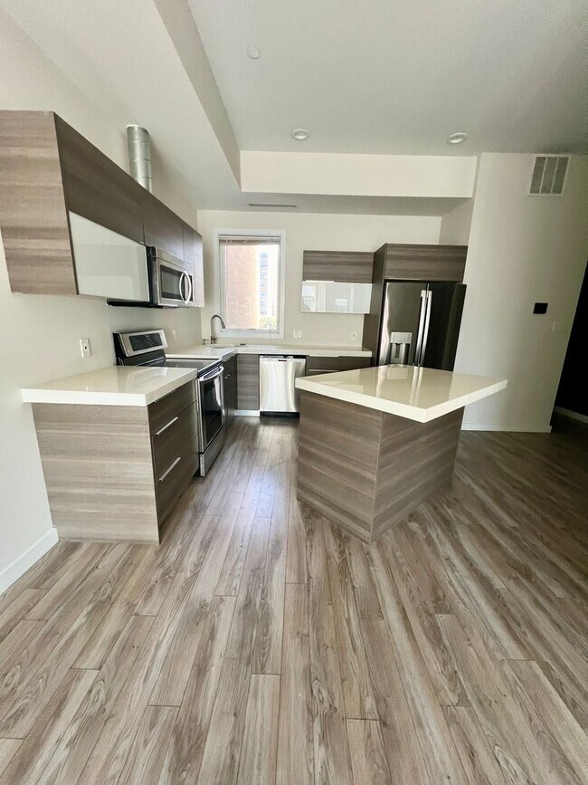 Building Photo - 932 N Marshall St