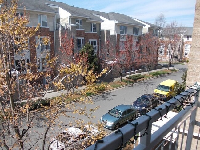 Building Photo - Awesome 2 Bed Condo in Desired NODA - The ...