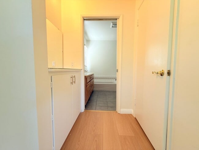 Building Photo - Stunning 4-Bedroom Home in Quiet North Hills